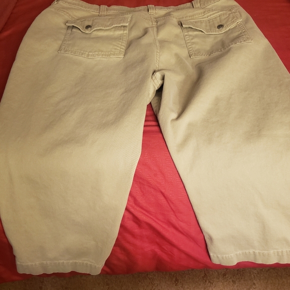 Never worn, cute, khaki, plus size Capri, jeans - Picture 3 of 9